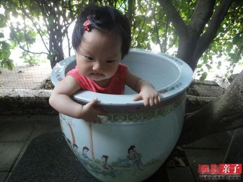 小孩吃瓜搞笑视频,小朋友吃瓜搞笑瞬间大盘点